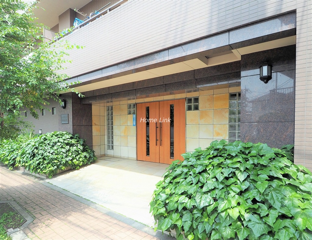 マートルコート板橋泉 エントランス前