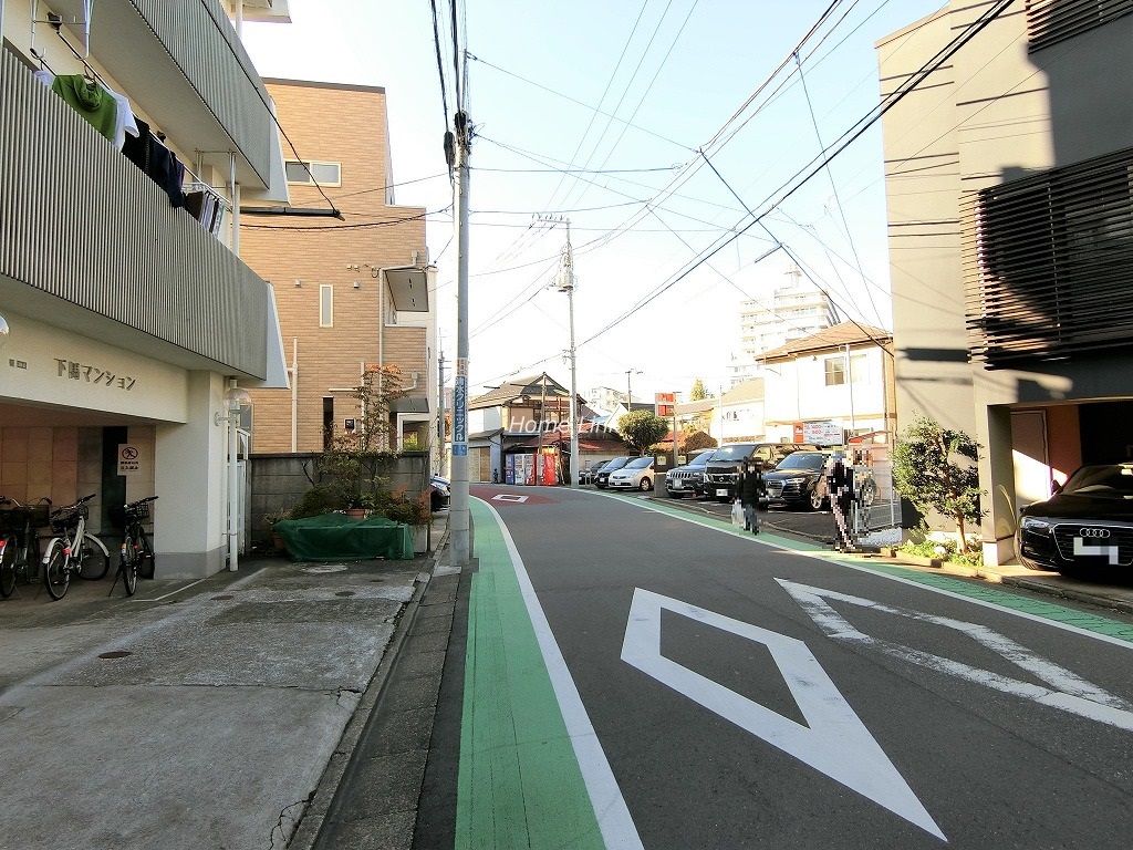 下馬マンション 前面道路