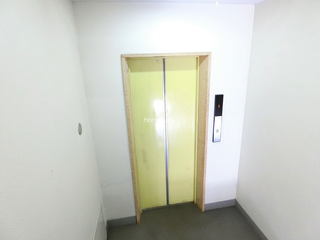 下馬マンション エレベーターホール