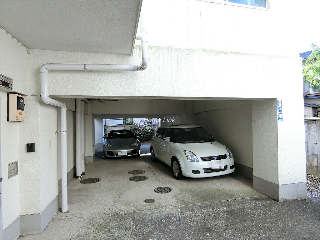 下馬マンション 駐車場