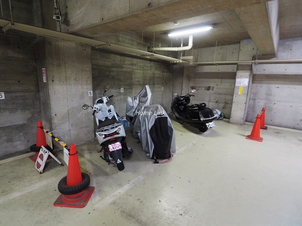 板橋区役所前リリエンハイム バイク置き場