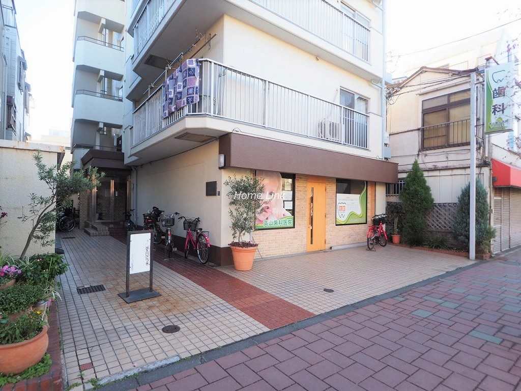 群峰小豆沢グレースマンション エントランス前