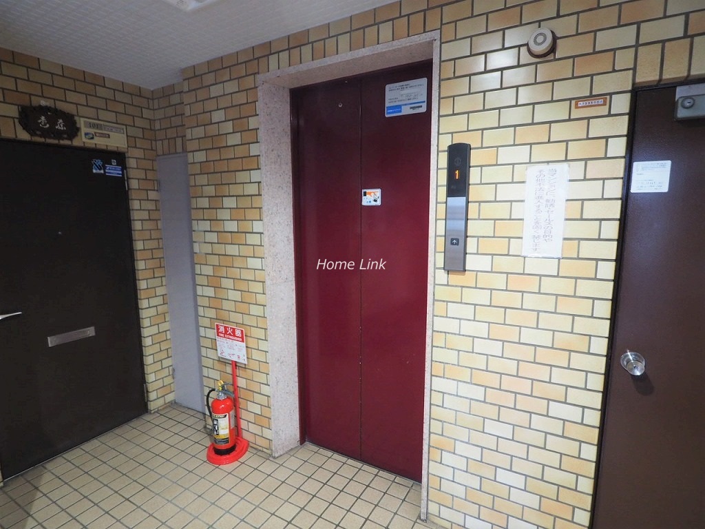 群峰小豆沢グレースマンション エレベーターホール