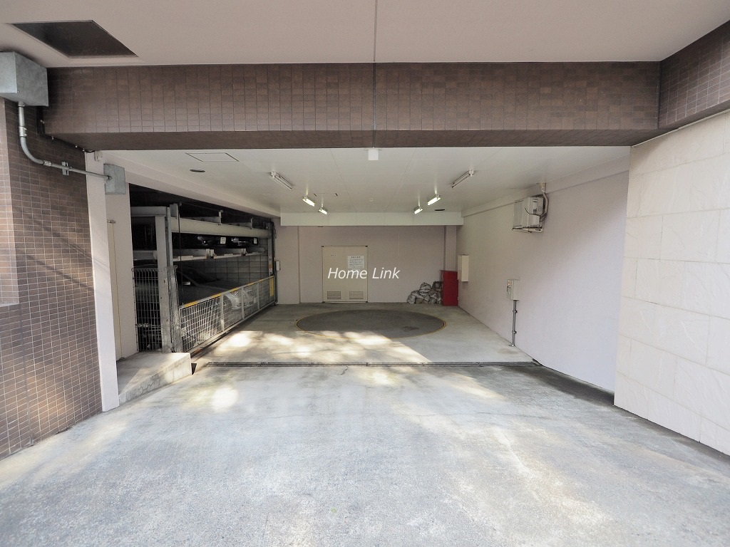 コスモ成増シティフォルム 駐車場出入口