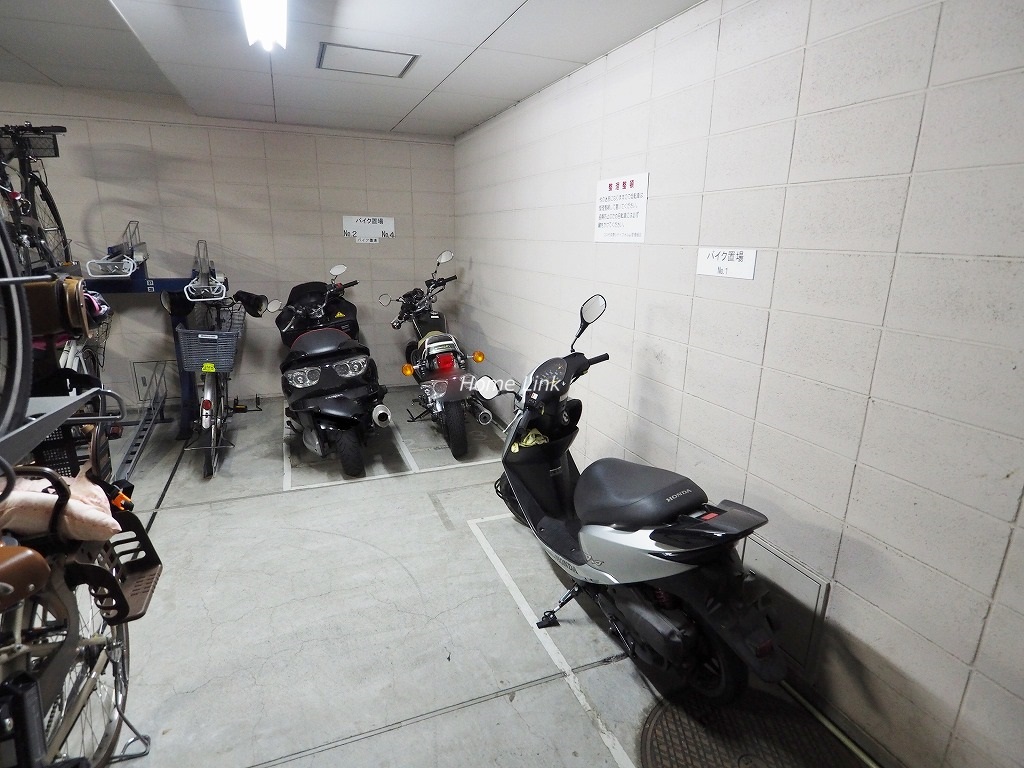 コスモ成増シティフォルム バイク置き場