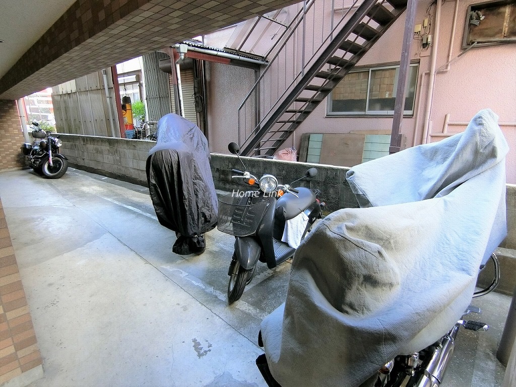 セレナハイム浮間公園 バイク置き場