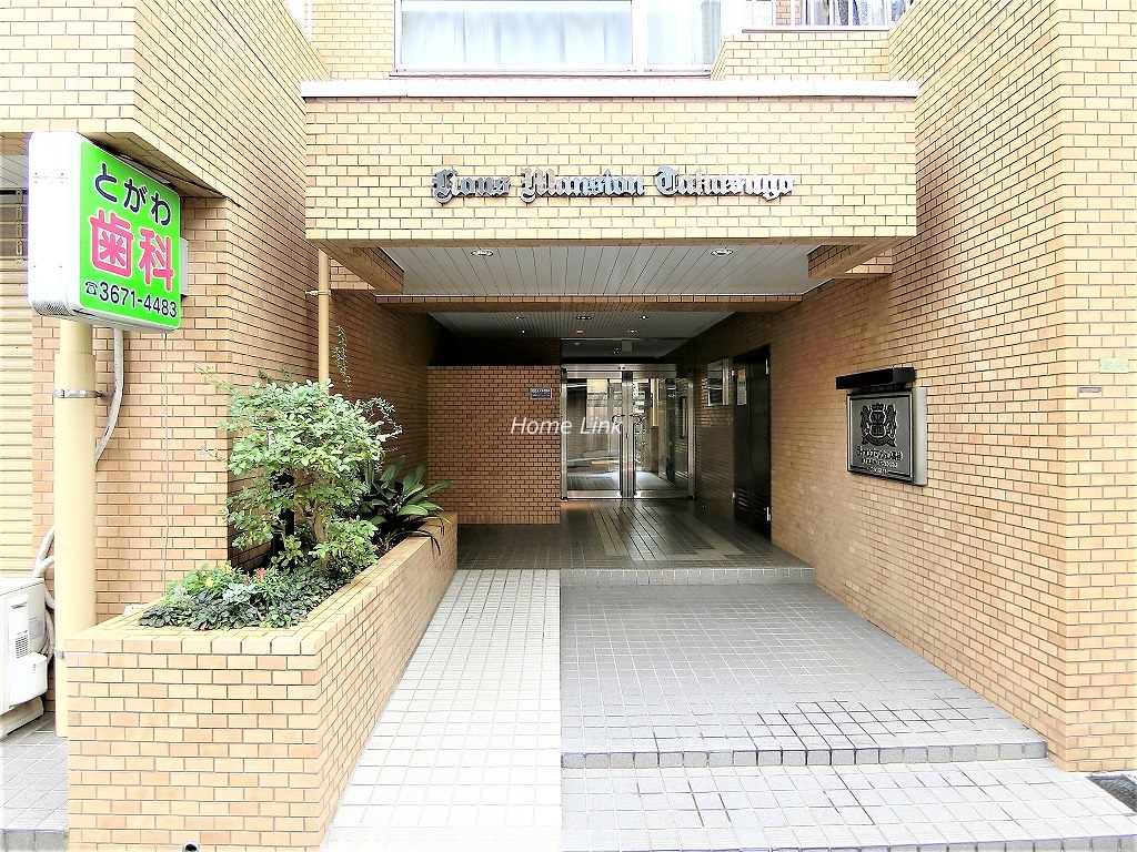 ライオンズマンション高砂　エントランス前