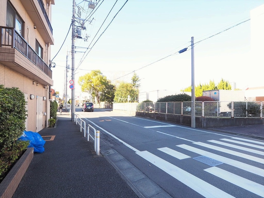 レクシオ志村坂上 前面道路歩道
