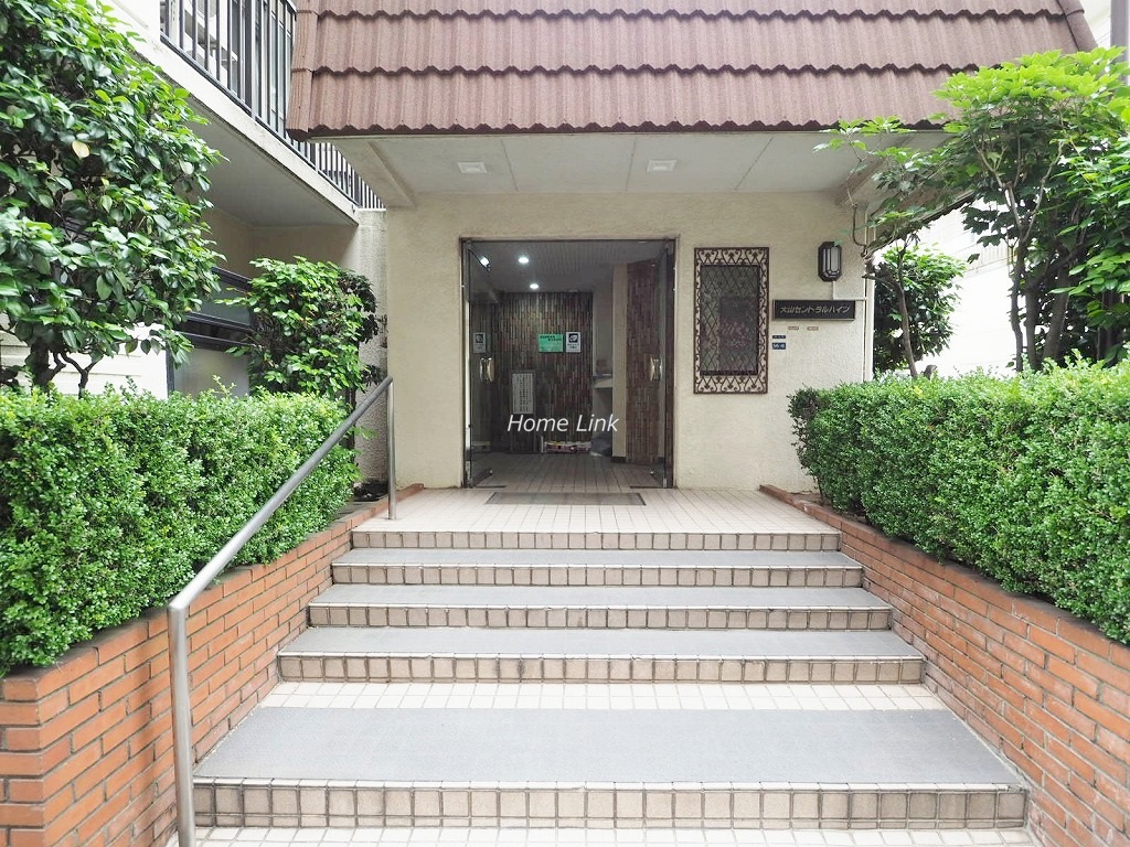 大山セントラルハイツ エントランス前