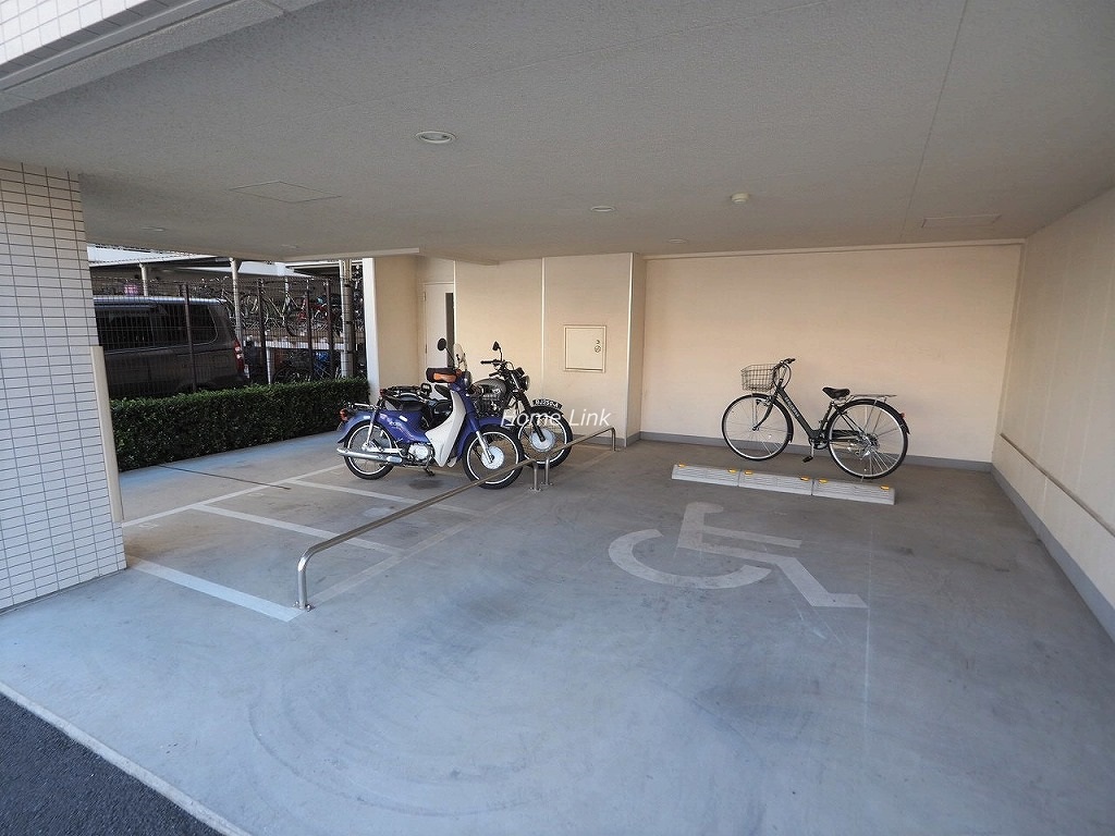 ウェリスときわ台　バイク置き場