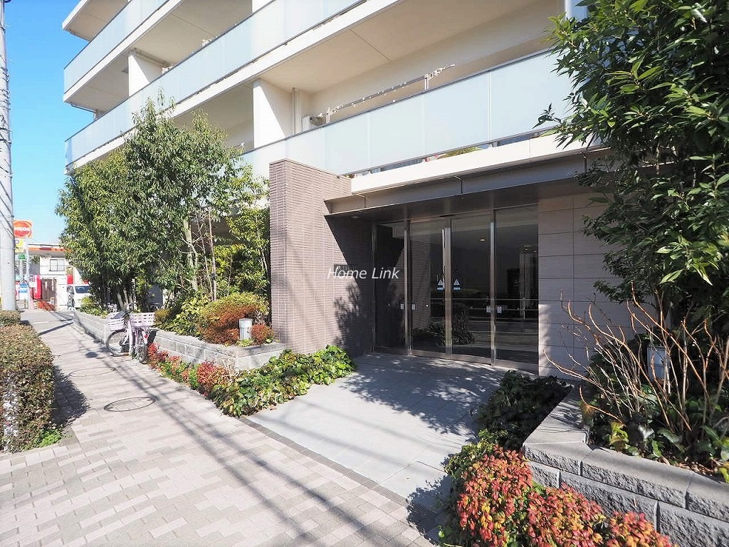 ウェリスときわ台　エントランス前