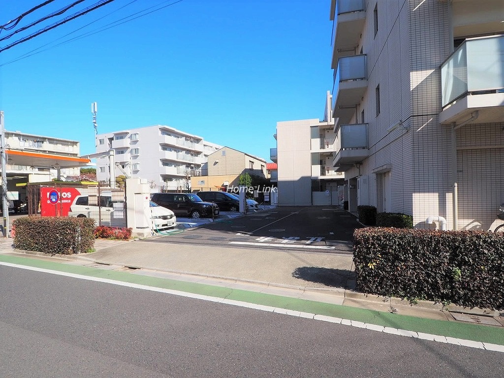 ウェリスときわ台　駐車場出入口