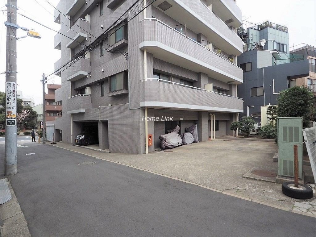 ハイシティときわ台 駐車場出入口