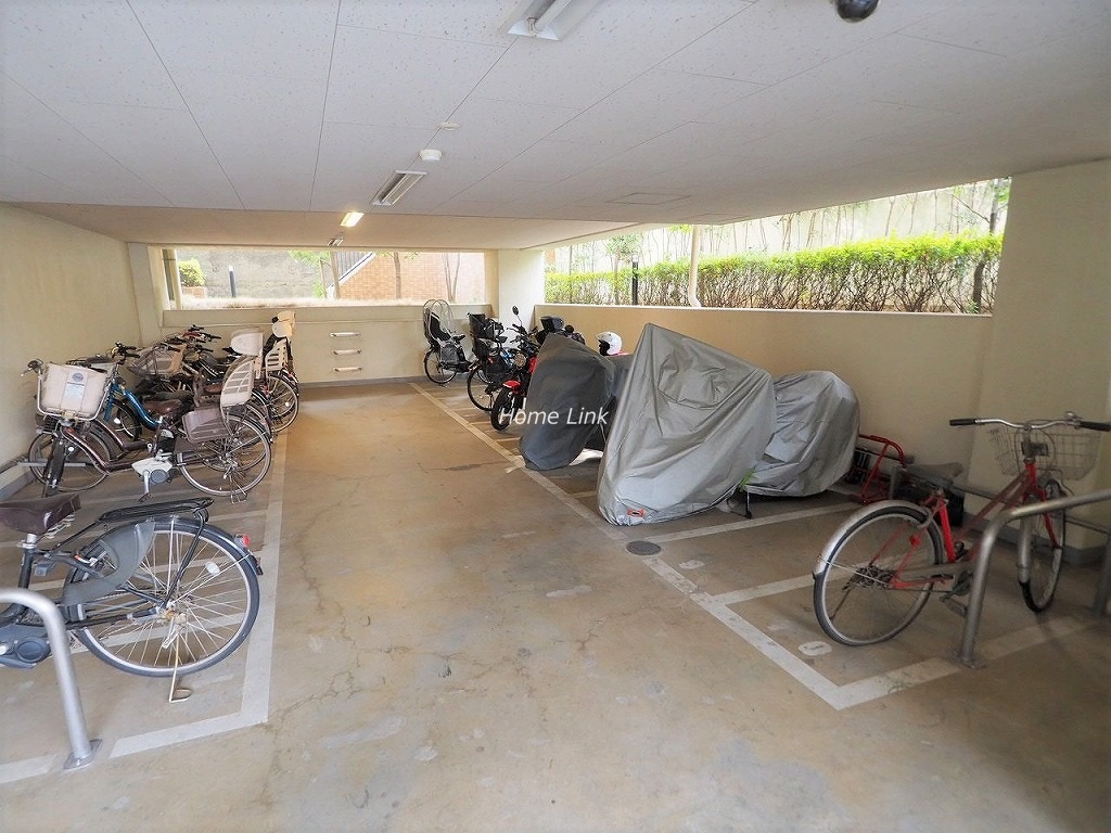 レクセルガーデン成増　バイク置き場