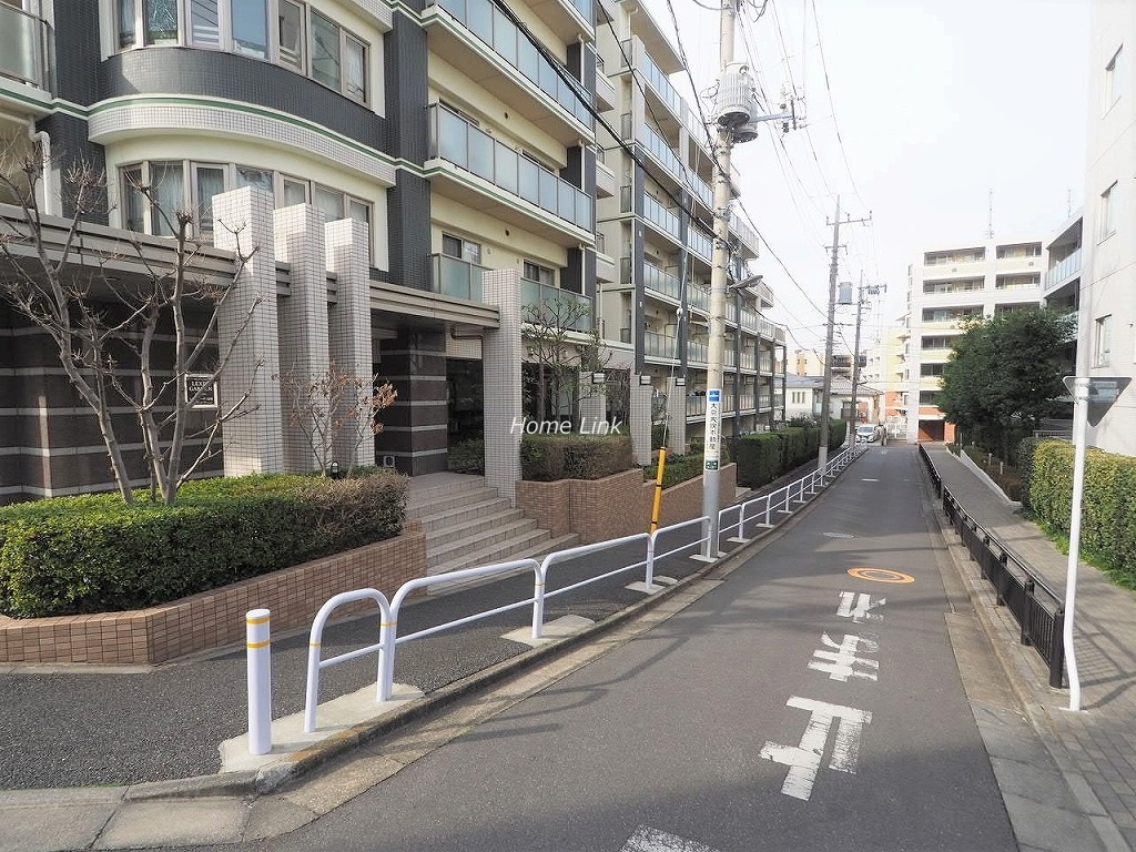 レクセルガーデン成増　前面道路歩道