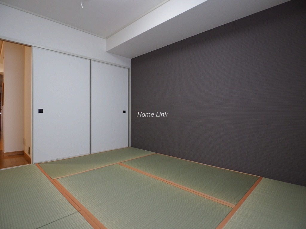 三田上板橋ガーデン5階　アクセントクロスがモダンな和室