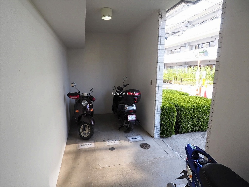 グローリオ成増アルグレッソ　バイク置き場