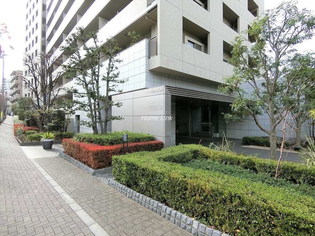 コスモ東京ガーデンパークス エントランス前