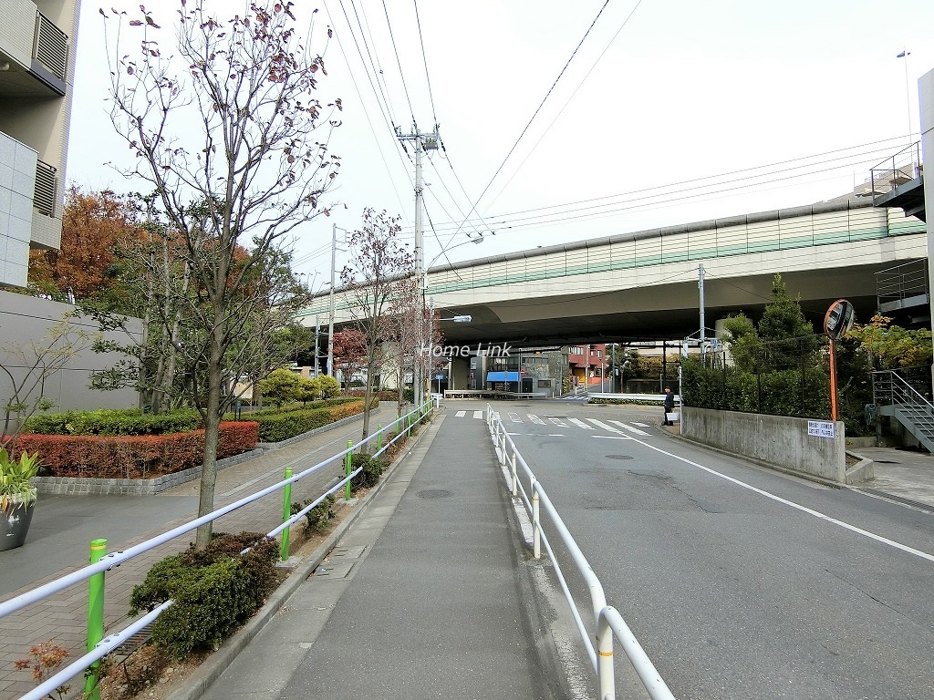 コスモ東京ガーデンパークス 前面道路歩道