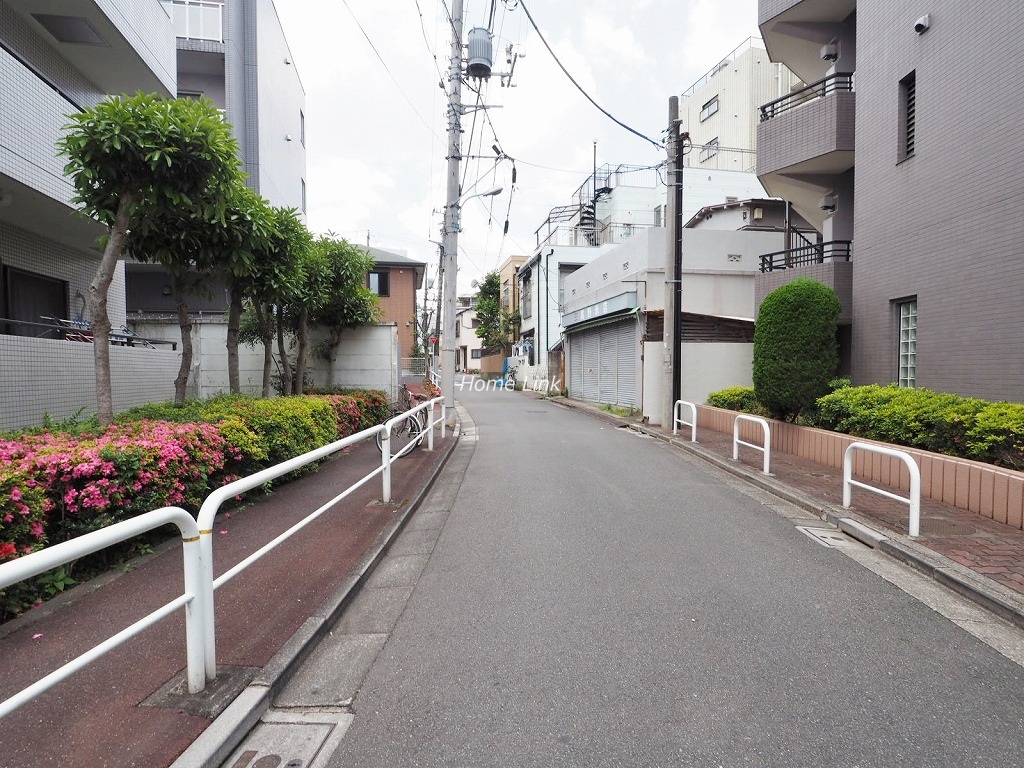 シンメトリー板橋　前面道路