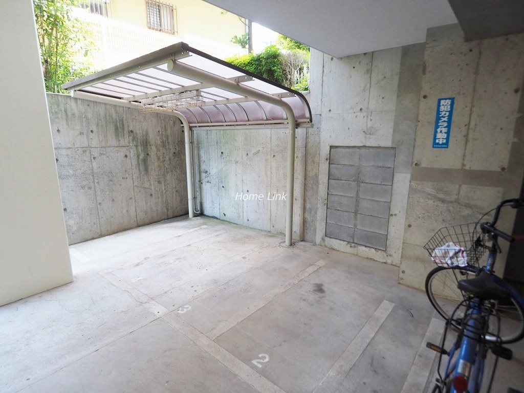 シーズガーデン成増 バイク置き場