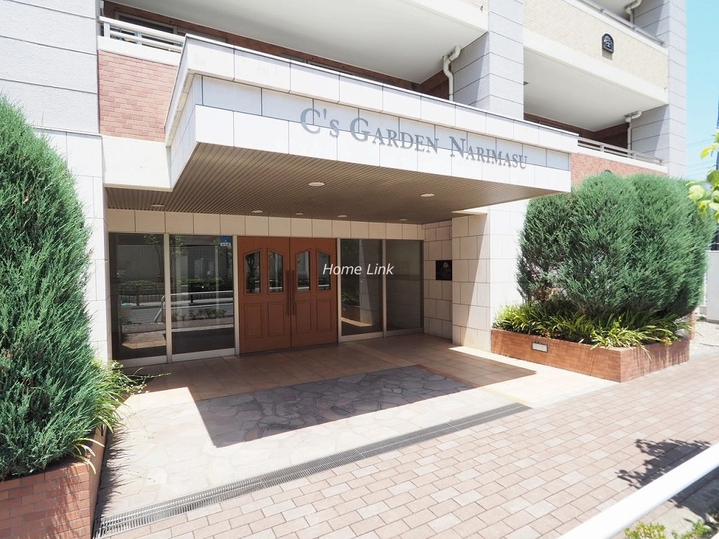 シーズガーデン成増 エントランス前