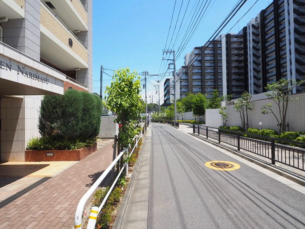 シーズガーデン成増 前面道路歩道