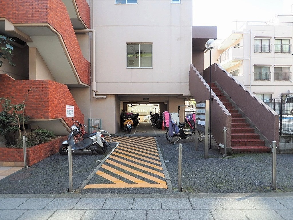 パラストネオ板橋　駐輪場出入口