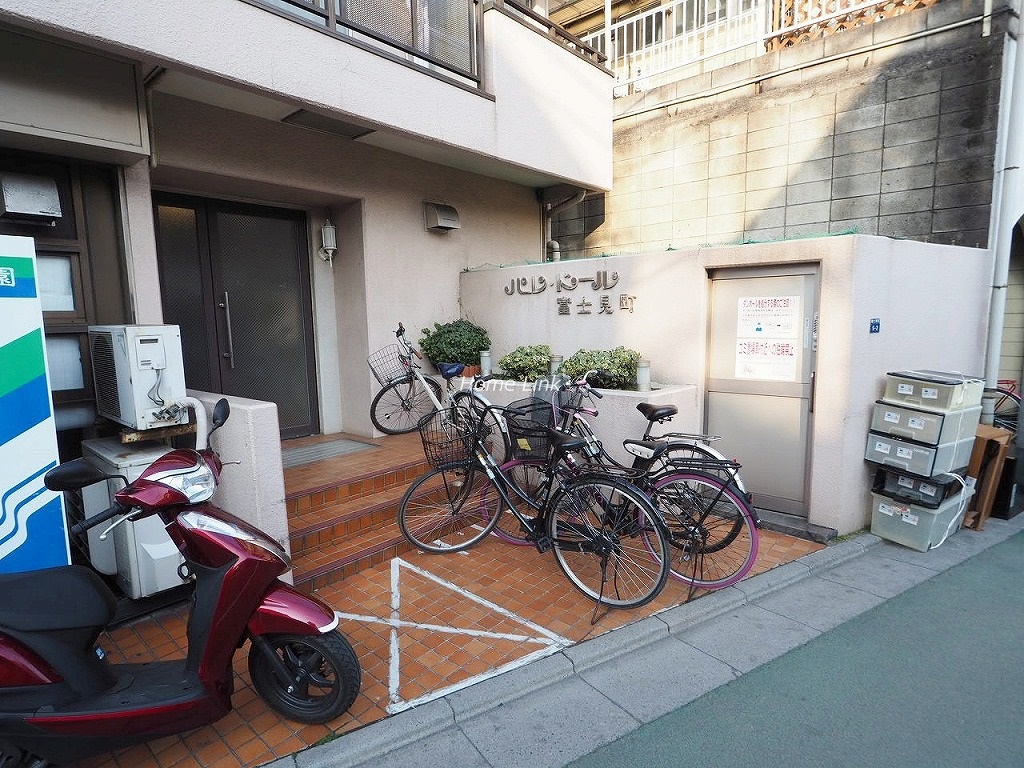 パレ・ドール富士見町 エントランス前