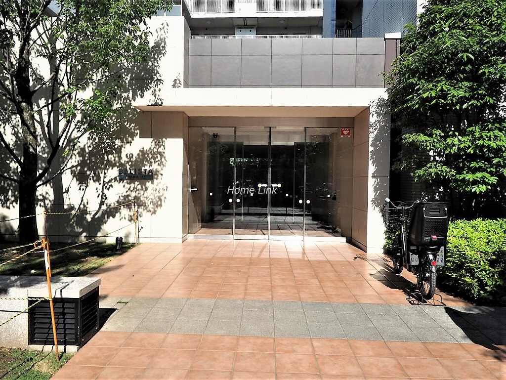 ベリスタ板橋浮間舟渡　エントランス前