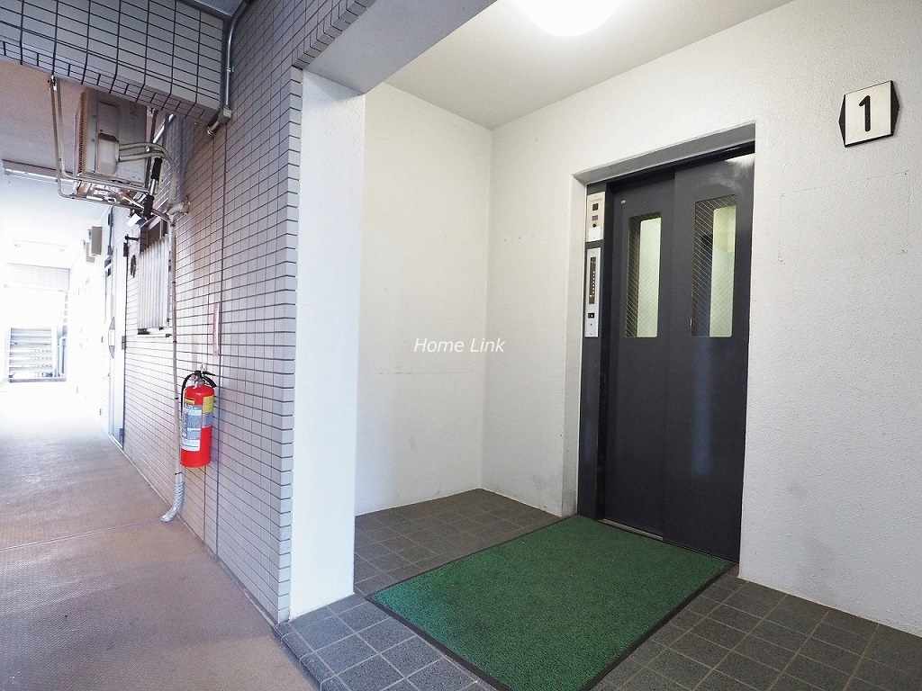 ユニーブル成増　エレベーターホール