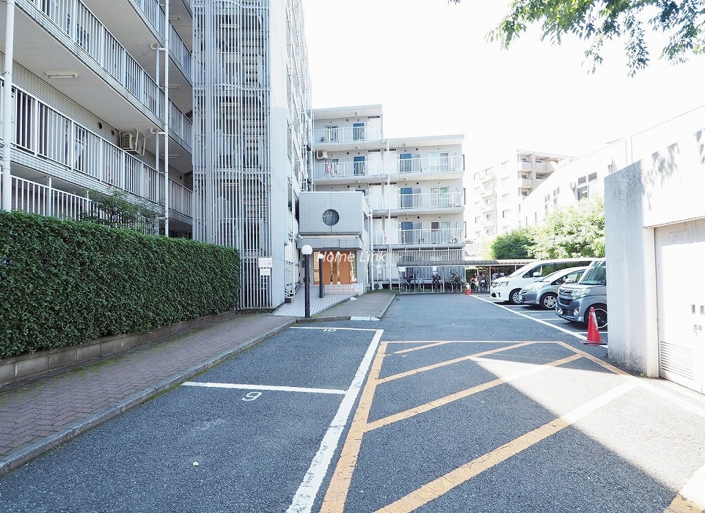 ユニーブル成増　駐車場出入口