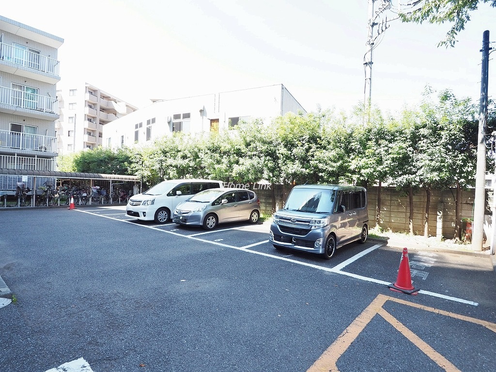ユニーブル成増　駐車場