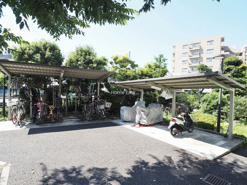 ユニーブル成増　バイク置き場
