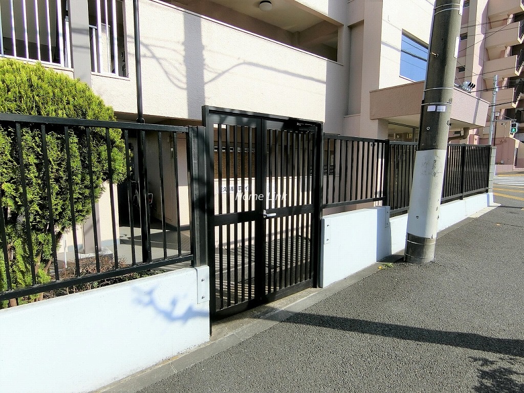 東久南高島平ハイツ エントランス前