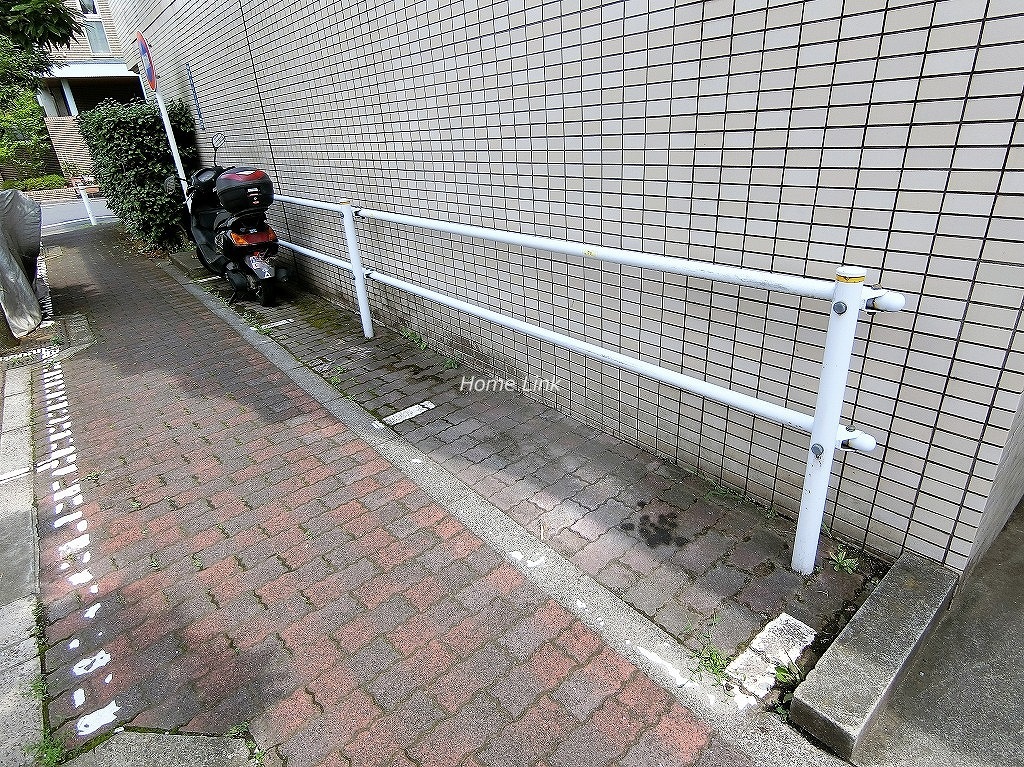 東建ニューハイツ赤塚公園　バイク置き場
