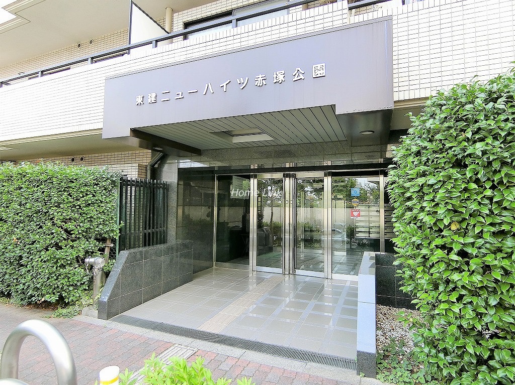 東建ニューハイツ赤塚公園　エントランス前