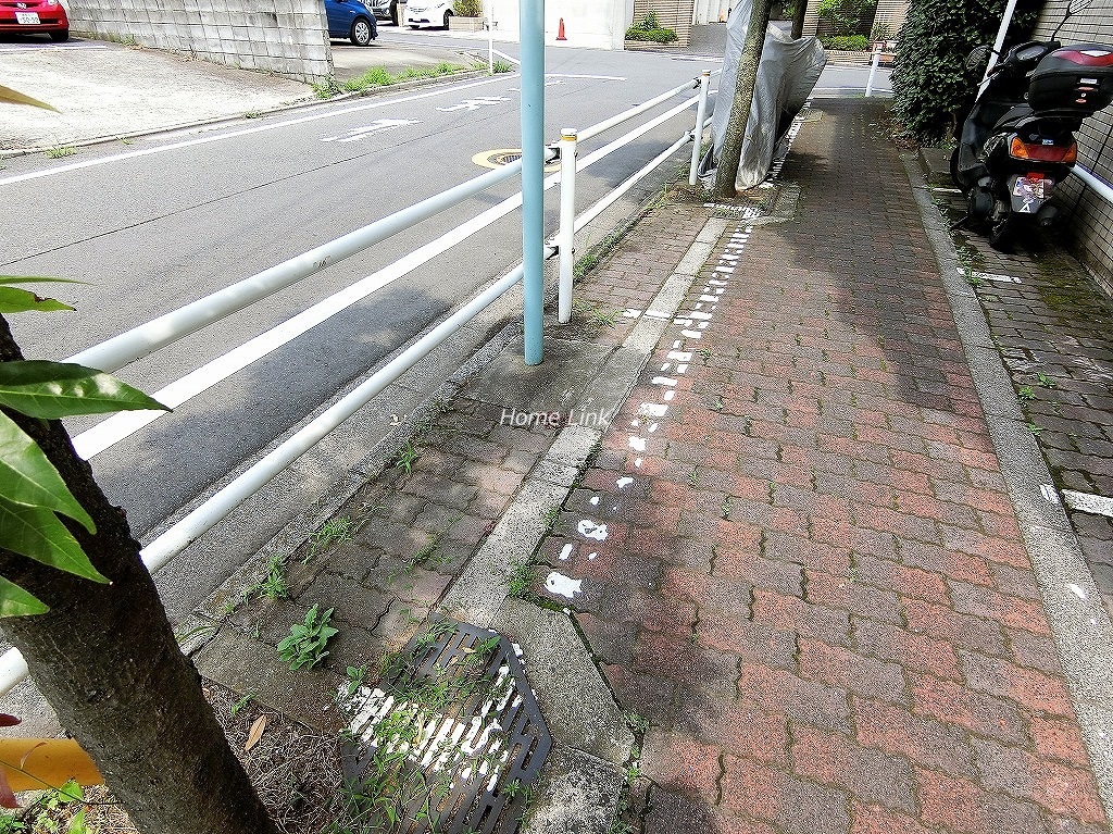 東建ニューハイツ赤塚公園　前面道路歩道