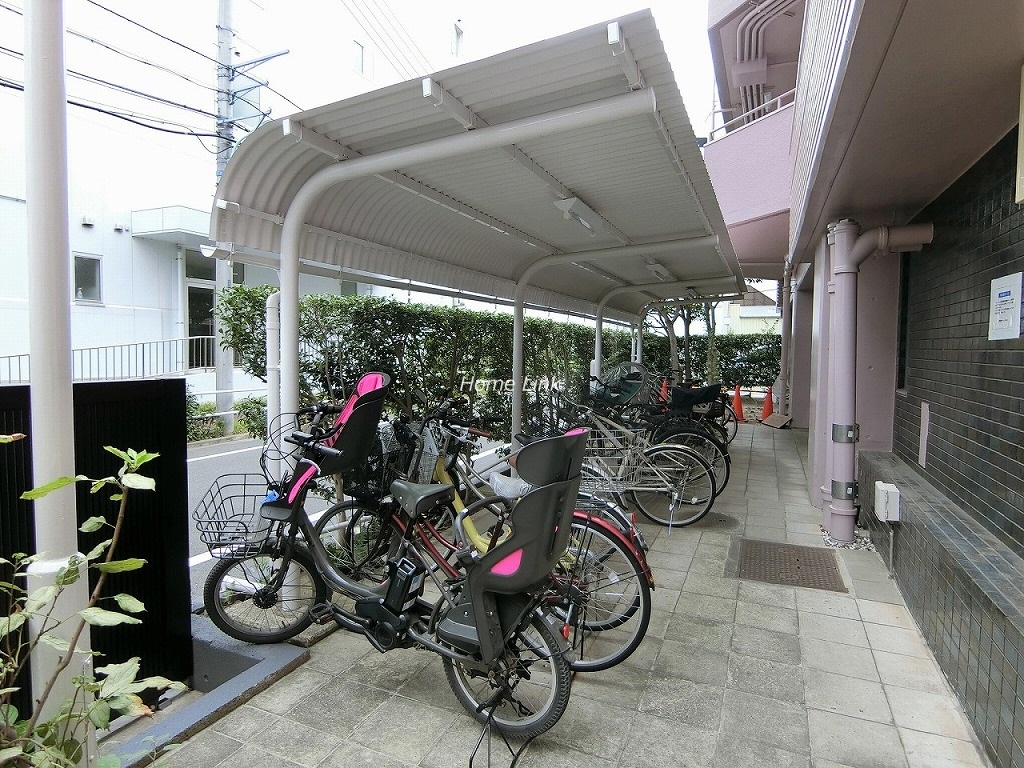 稲和高島平ハイム　駐輪場