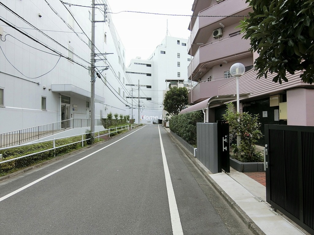 稲和高島平ハイム　前面道路