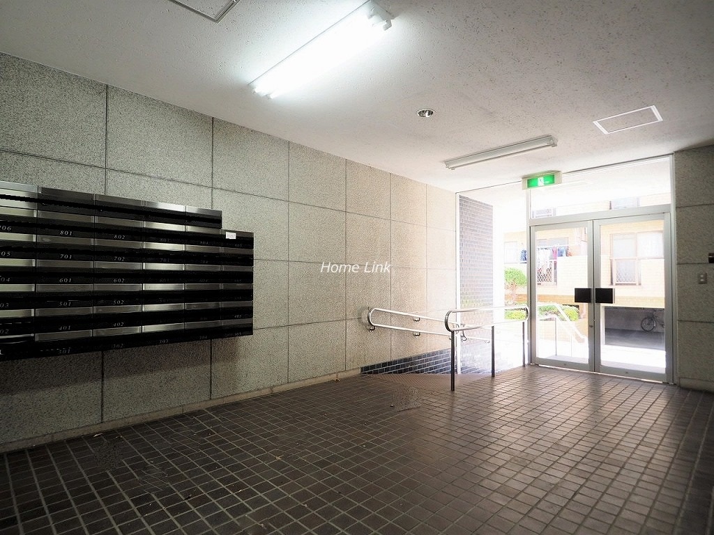 高島平マンション　エントランスホール