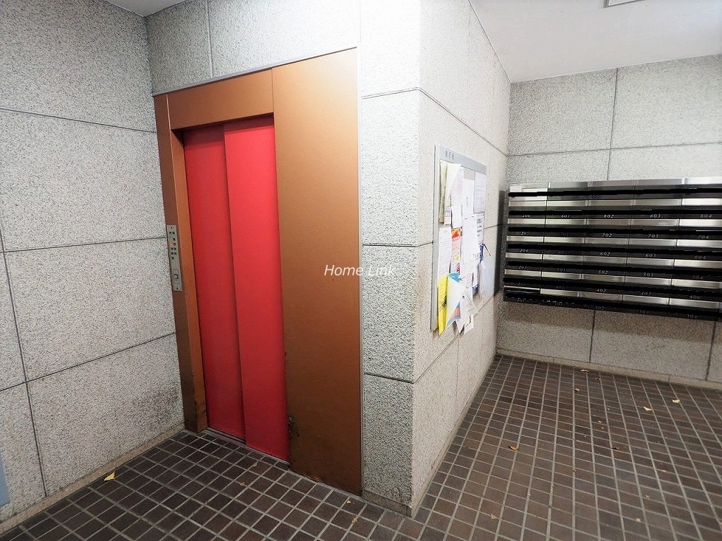 高島平マンション　エレベーターホール