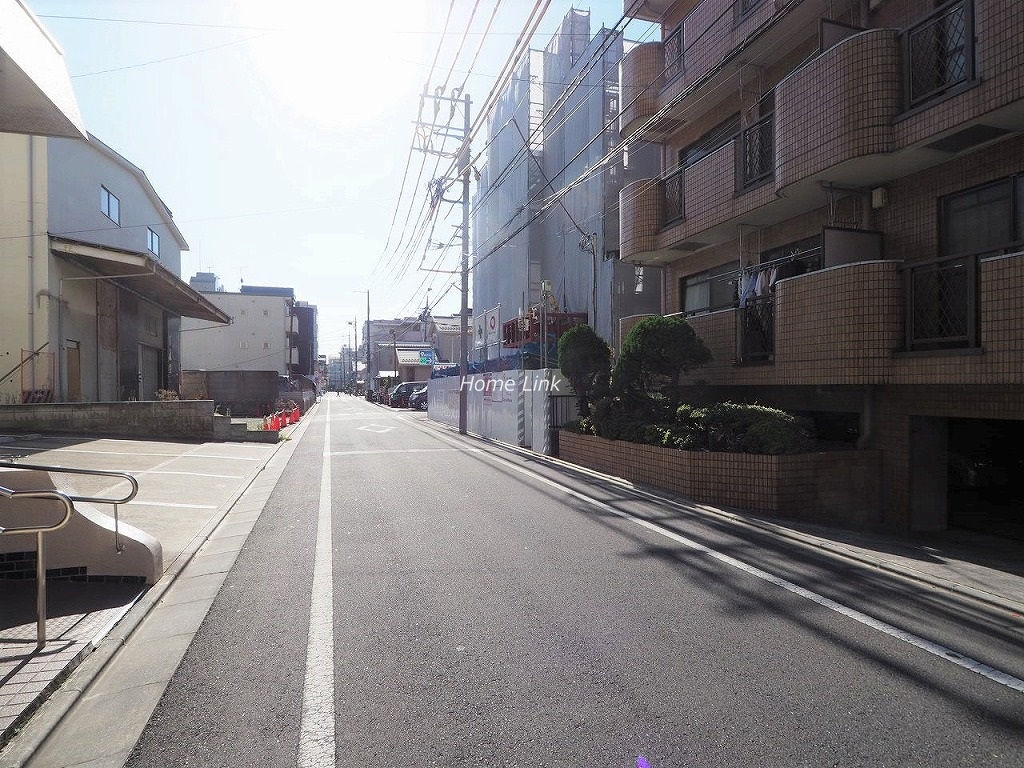 高島平マンション　エントランス前面道路