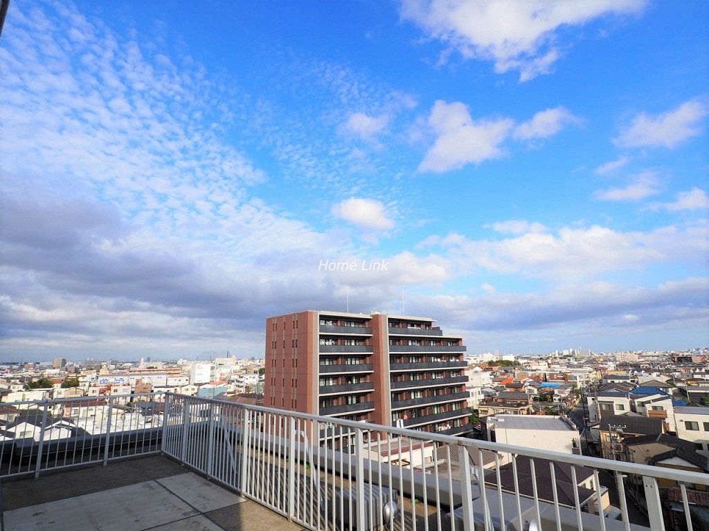 メロディーハイム川口元郷フィールエアー7階　約28帖ルーフバルコニーから広がる眺望
