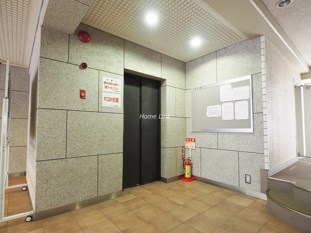 アドミレー成増　エレベーターホール