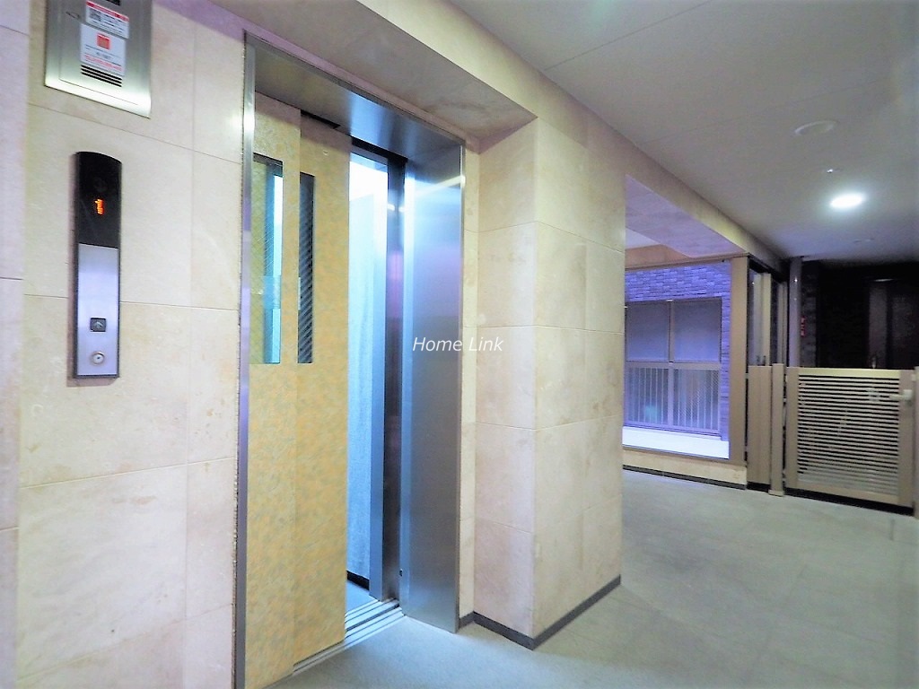 コニファーコート常盤台　エレベーターホール