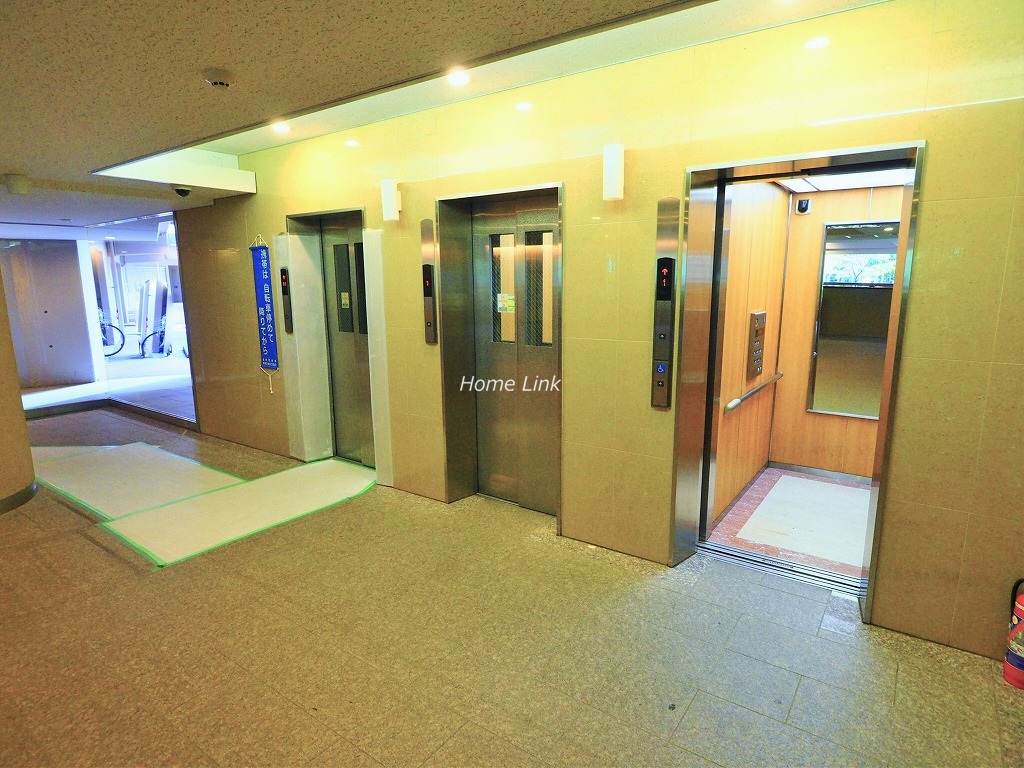加賀ガーデンハイツ　エレベーターホール