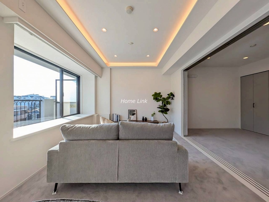 パークハイム小竹向原5階　陽光溢れる南向き横長リビング