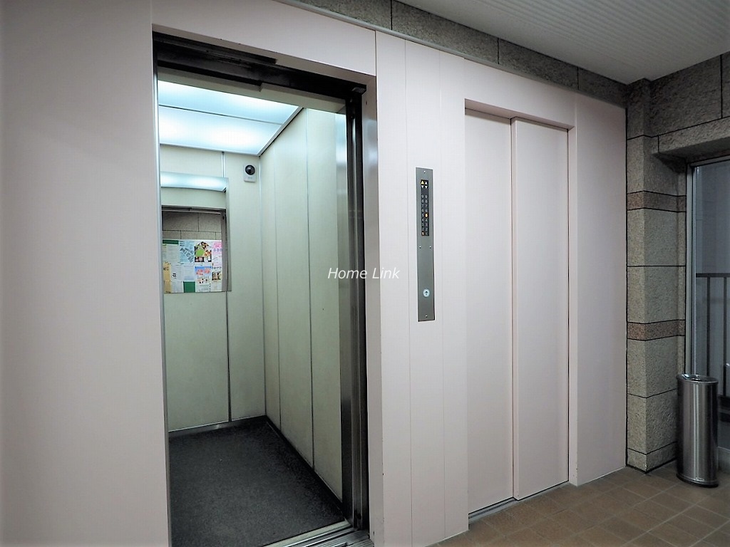 日商岩井常盤台マンション　エレベーターホール(2基)