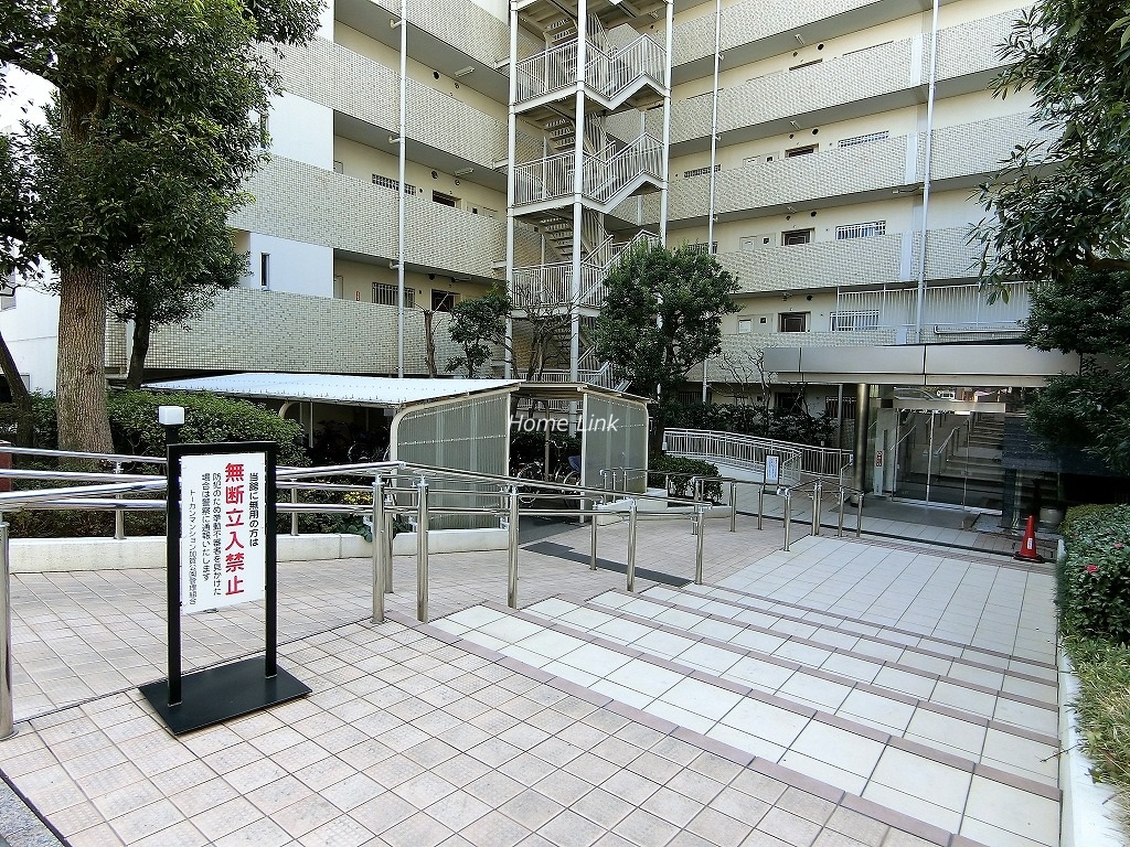 トーカンマンション加賀公園　エントランス スロープ